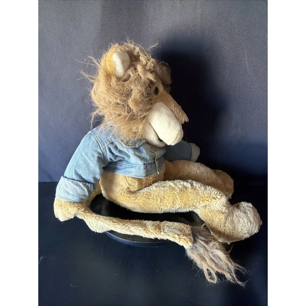 Macy's 1994 Vintage Bullocks Rowland Plush Lion Hand Puppet w/ Denim Jacket 25